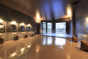 軽井沢の自然が満喫できる大浴場。