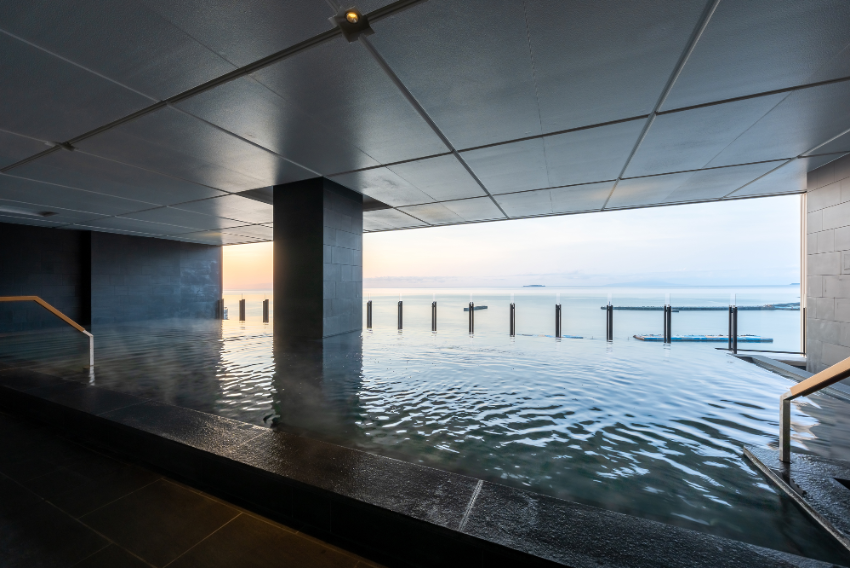 最上階にあるオーシャンビューの温泉大浴場